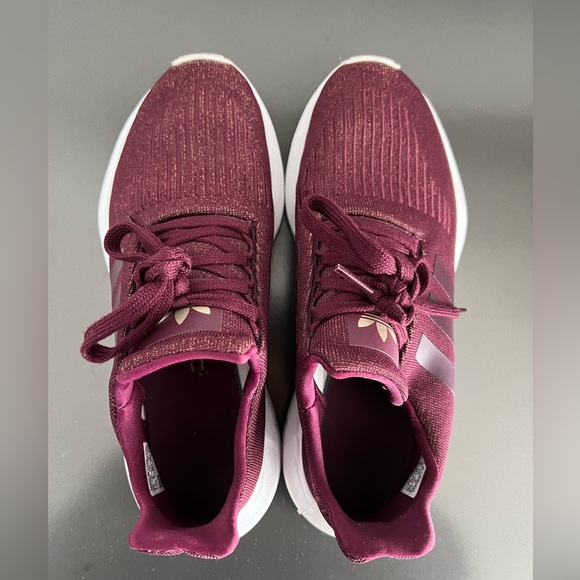 Adidas Training Shoe - size 7.5 - Picture 4 of 7